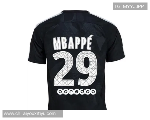 巴黎新赛季第四款球衣发布黑色主调搭配炭灰与玫瑰色渐变设计 巴黎新赛季第四款球衣发布黑色主调搭配炭灰与玫瑰色渐变设计